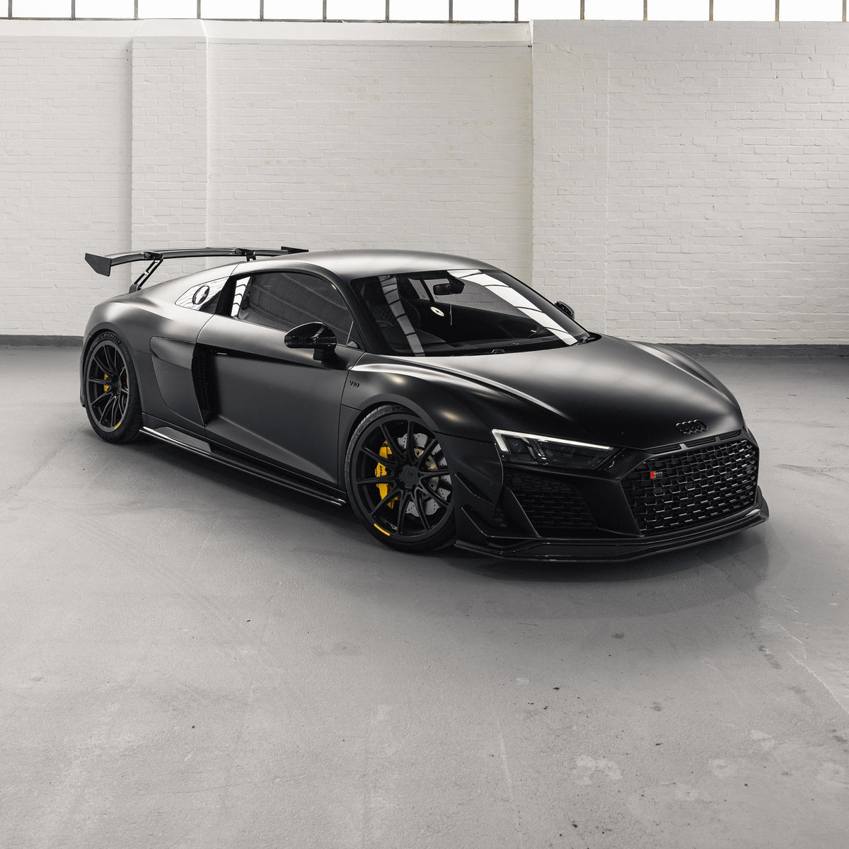 Audi R8 4S Facelift Pre-Preg Carbon Fibre Side Skirts by FORM - Evolve Automotive