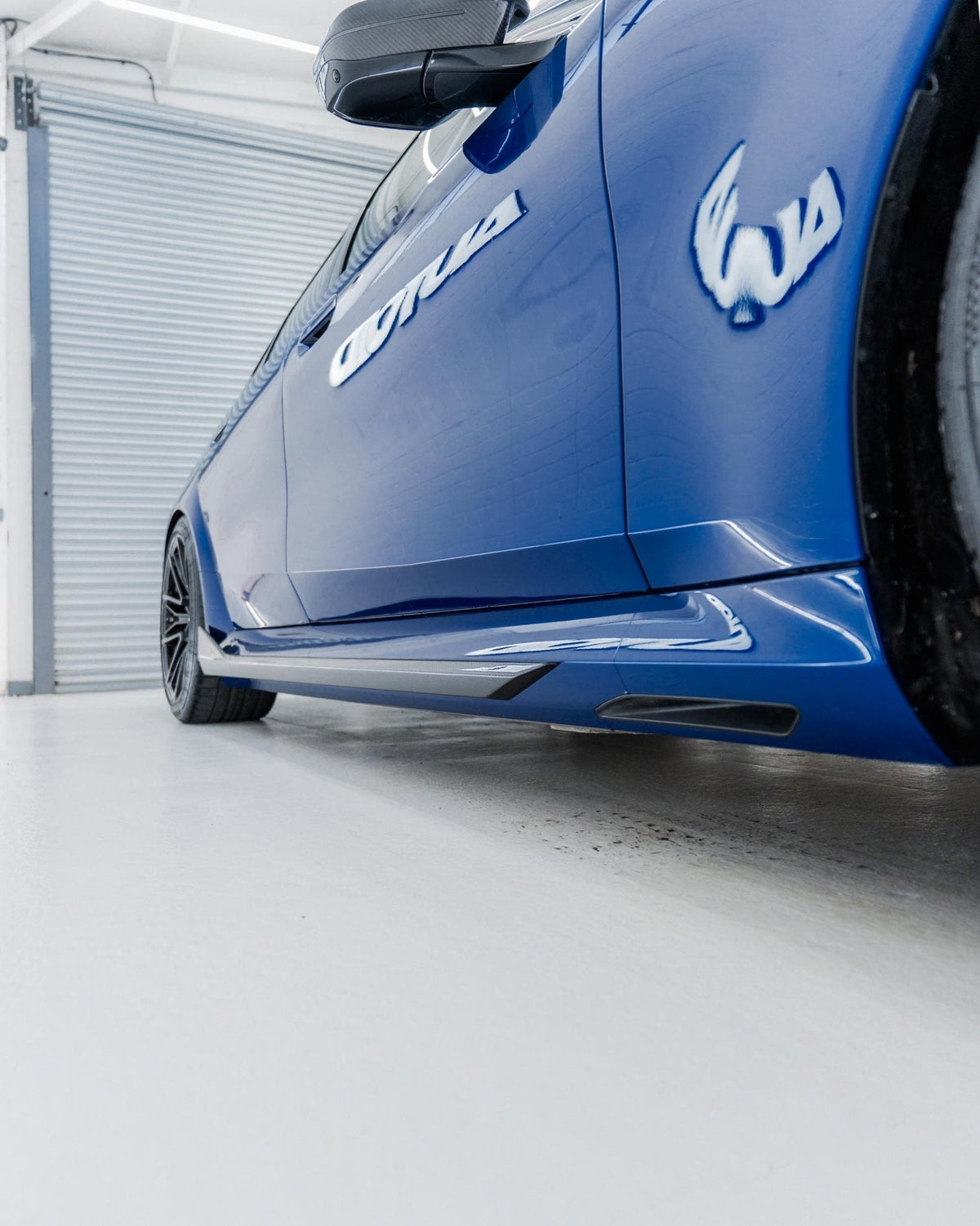 BMW M5 G90 G99 Pre-Preg Carbon Fibre Side Skirts by FORM (2024+) - Evolve Automotive
